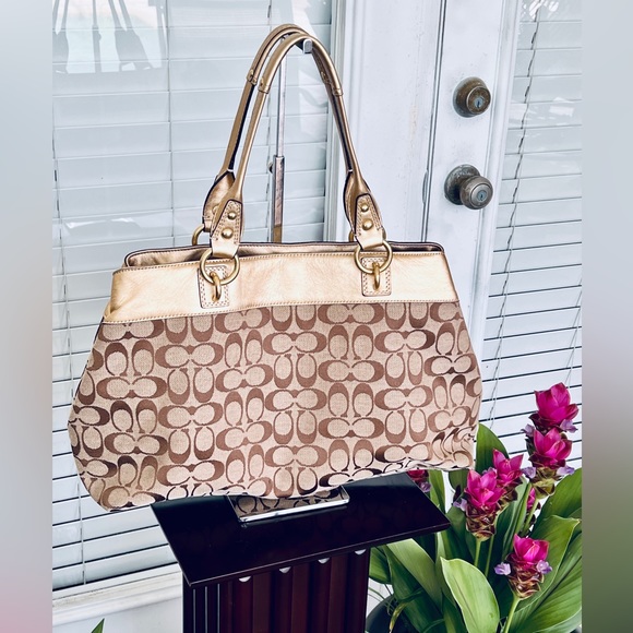 🔥HOST PICK🔥 Coach Signature Canvas Tan and Gold Satchel - Picture 4 of 9